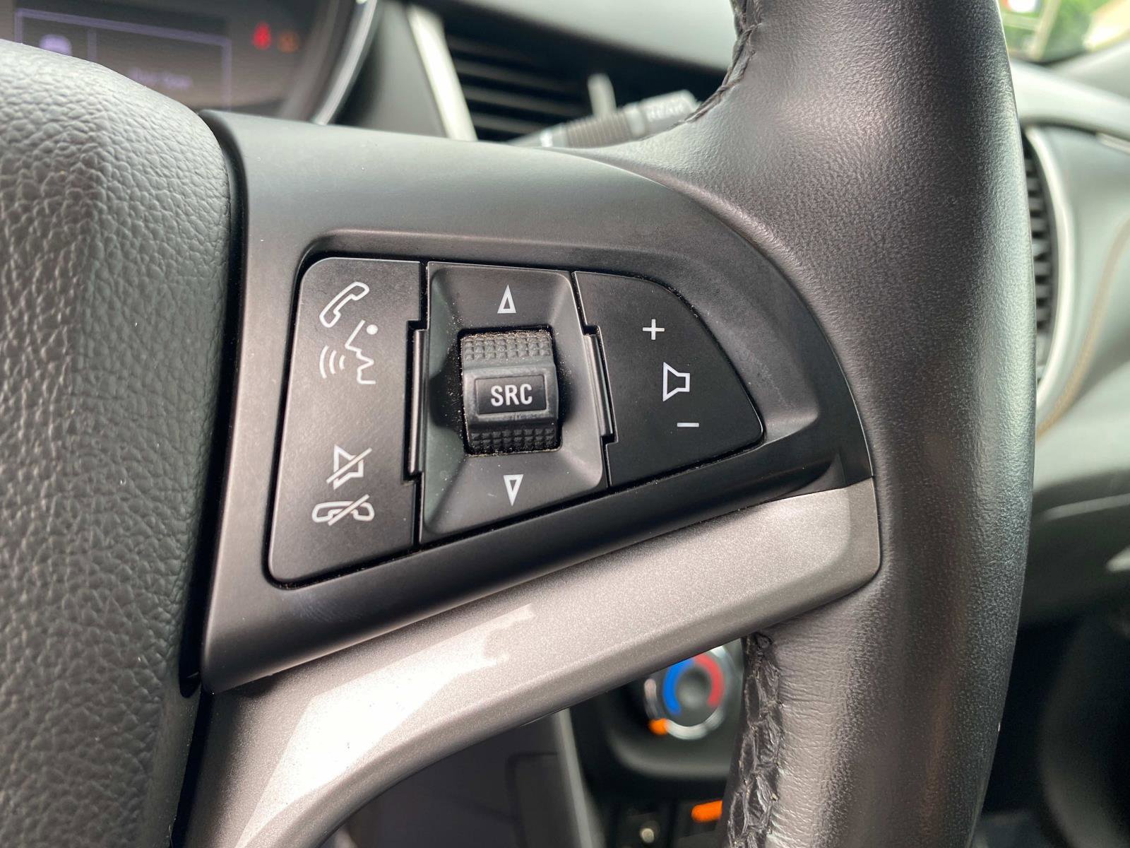 Used 2019 Chevrolet Trax LT w/ LT Convenience Package image 14