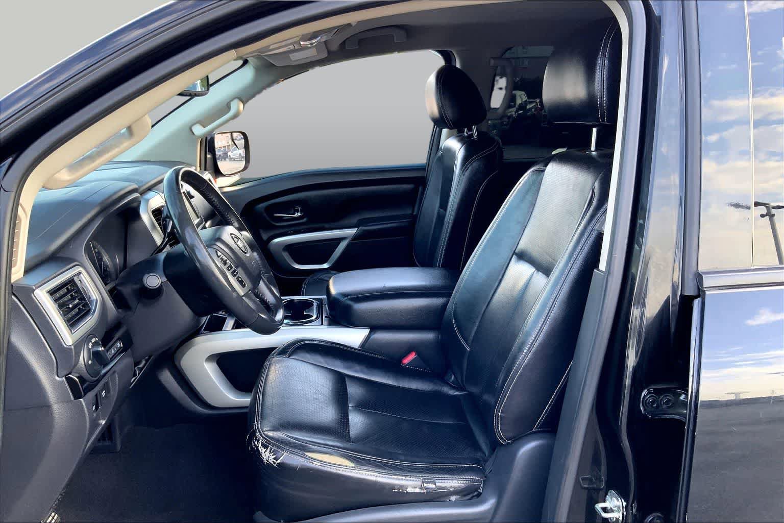 Used 2018 Nissan Titan SV w/ SV Convenience Package RWD image 7