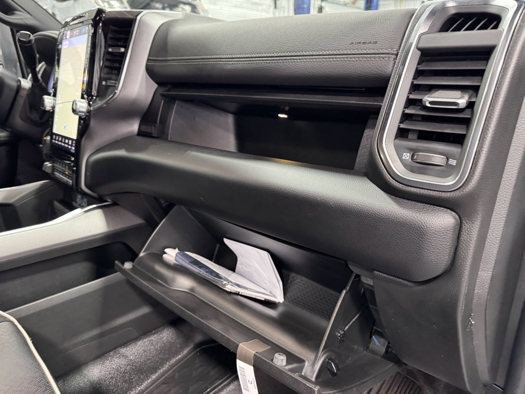 New 2025 RAM 4500 4x4 Crew Cab DRW w/ Laramie Trim Package image 18