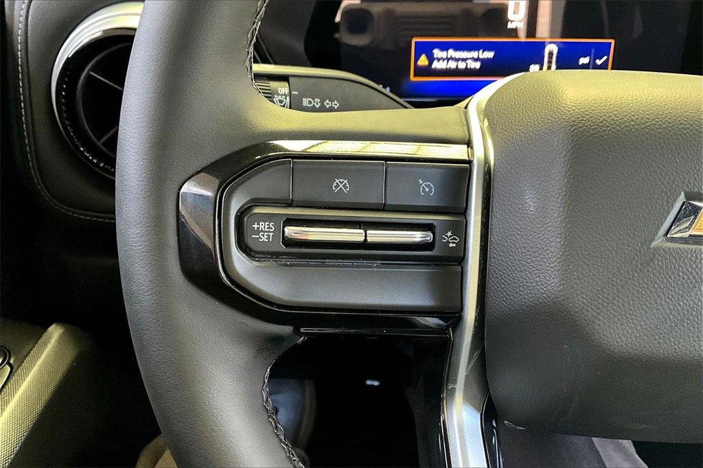 Used 2024 Chevrolet Colorado LT w/ LT Convenience Package III image 13