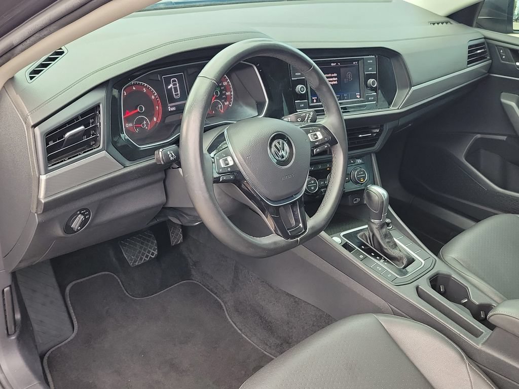 Used 2019 Volkswagen Jetta SE w/ Cold Weather Package FWD image 16