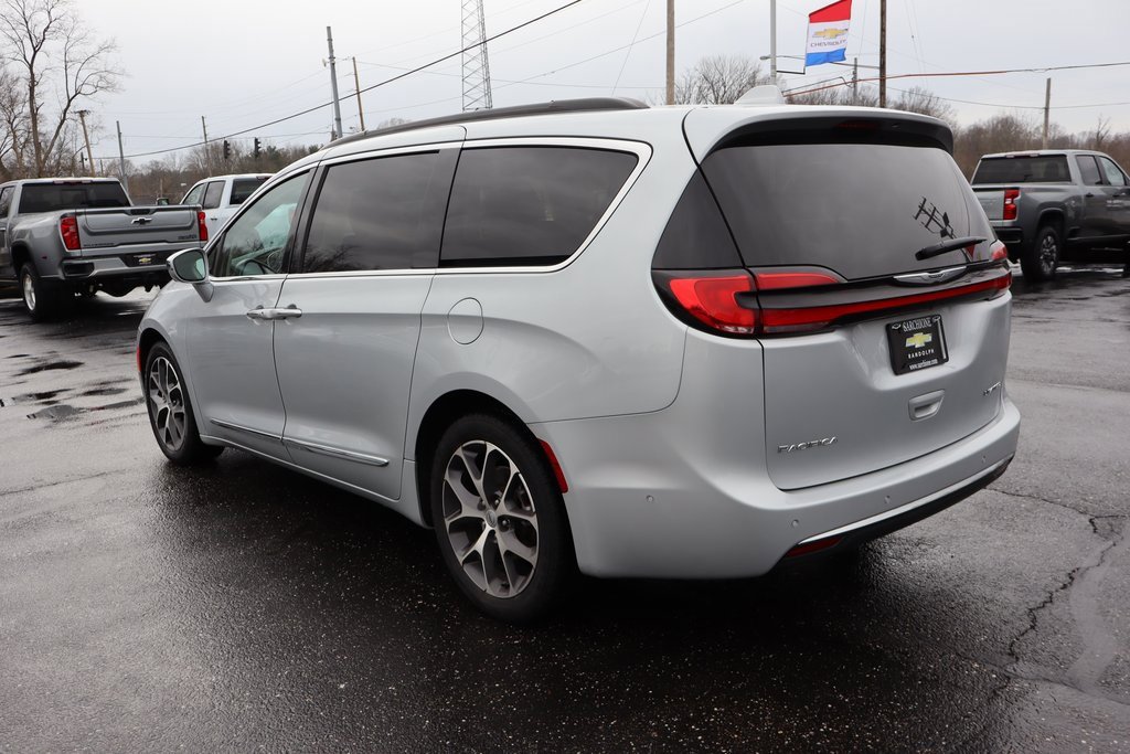 Used 2022 Chrysler Pacifica Limited image 3