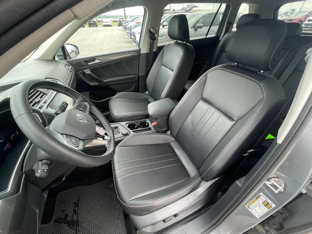 Used 2024 Volkswagen Tiguan SE w/ MDO Package, Two-Row AWD/4WD image 22