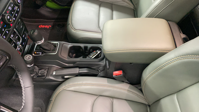 Certified 2025 Jeep Gladiator Mojave AWD/4WD image 18