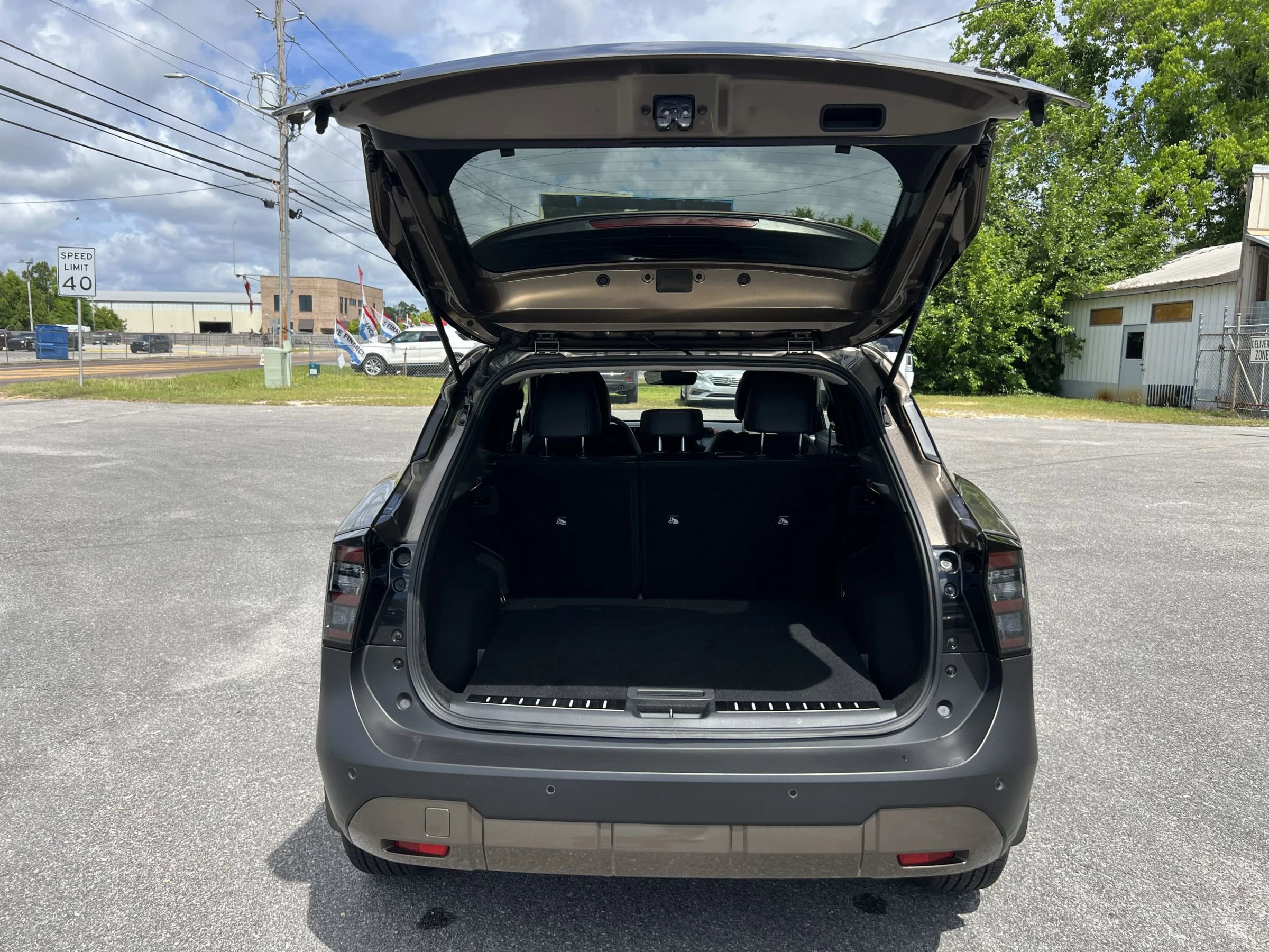 Used 2025 Nissan Kicks SR w/ Illumination Package image 8