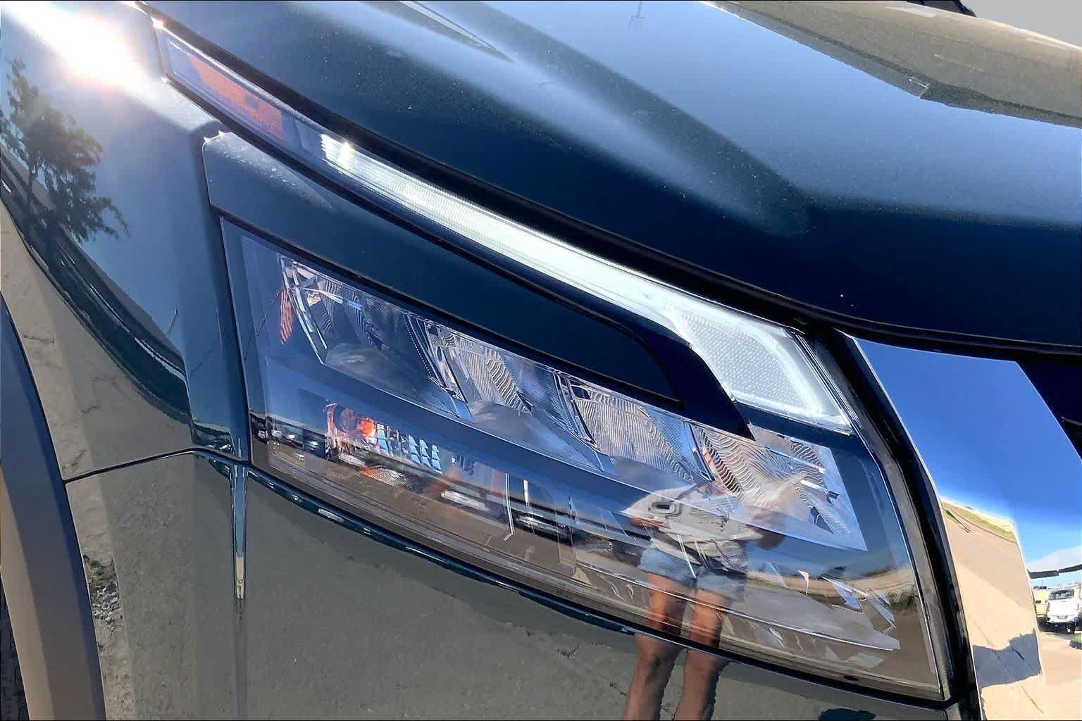 Used 2025 Nissan Pathfinder Platinum w/ Cargo Package FWD image 26