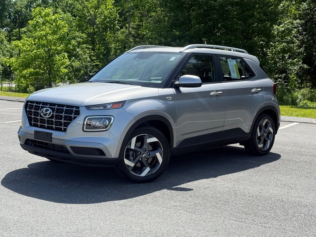 Used 2024 Hyundai Venue SEL FWD video 1
