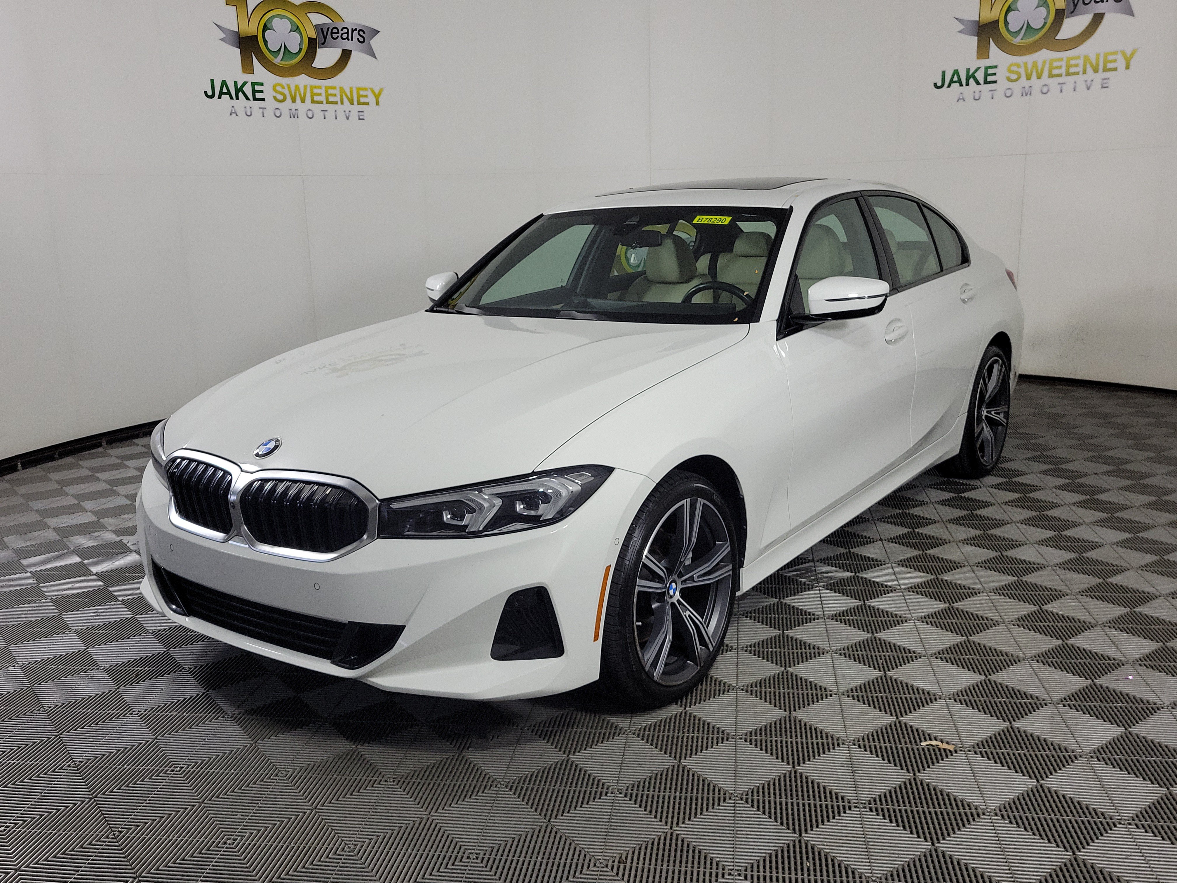 Used 2023 BMW 330i xDrive Sedan w/ Parking Assistance Package AWD/4WD image 3