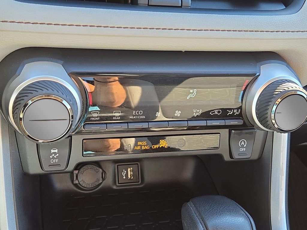 Used 2024 Toyota RAV4 XLE image 25