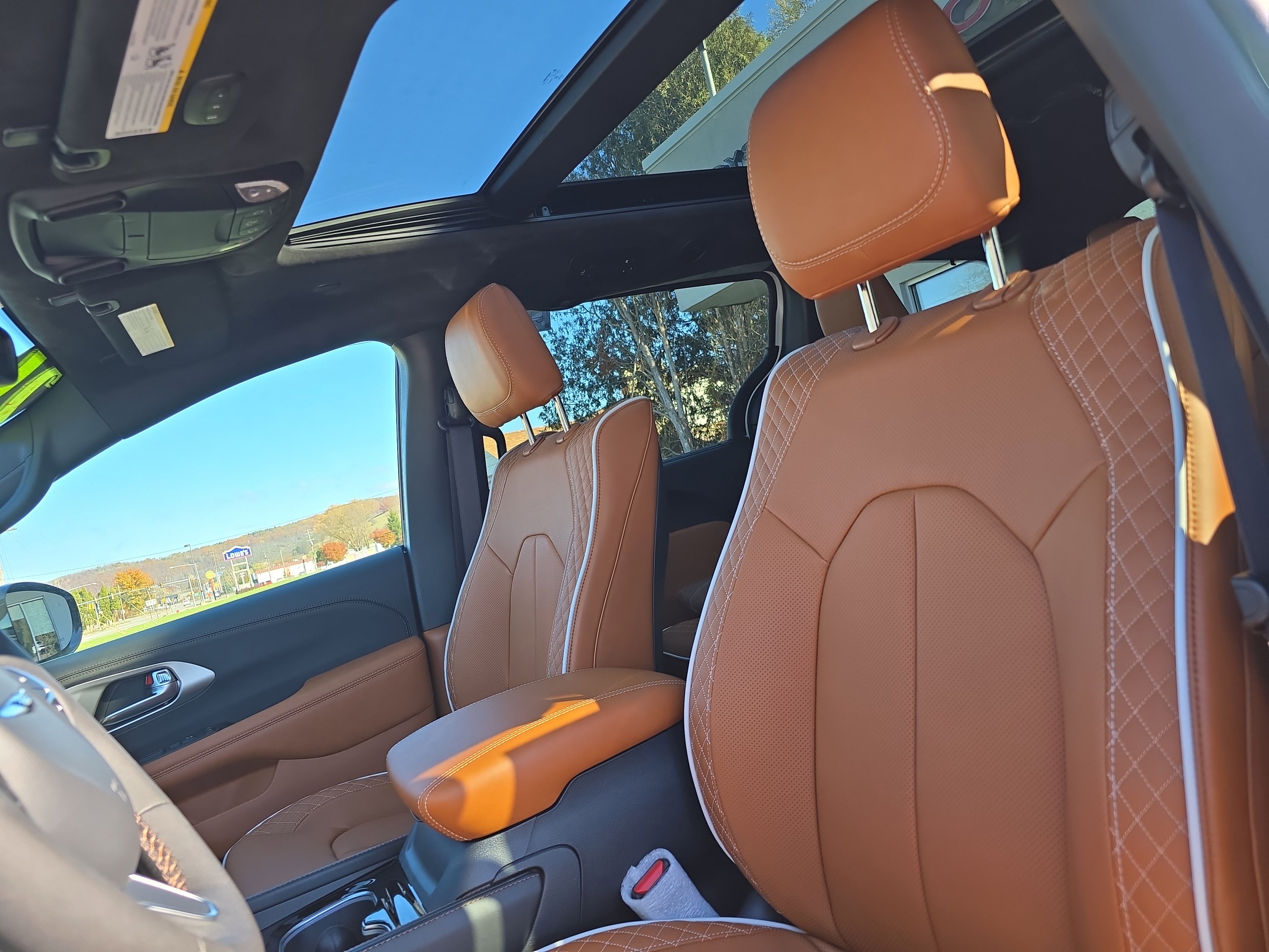 New 2026 Chrysler Pacifica Pinnacle image 13