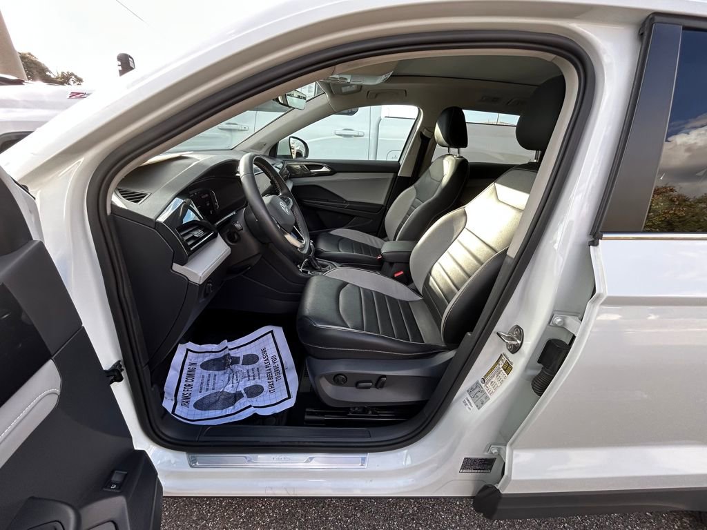 Used 2022 Volkswagen Taos SEL w/ Panoramic Sunroof Package image 15