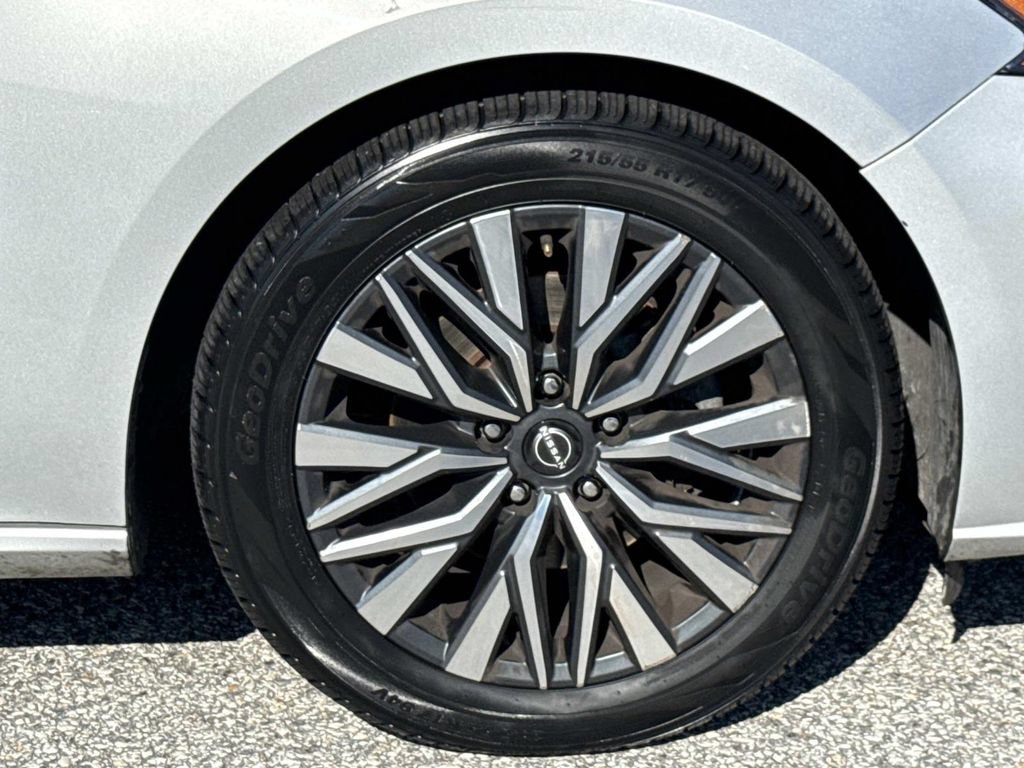 Used 2024 Nissan Altima 2.5 SV FWD image 28