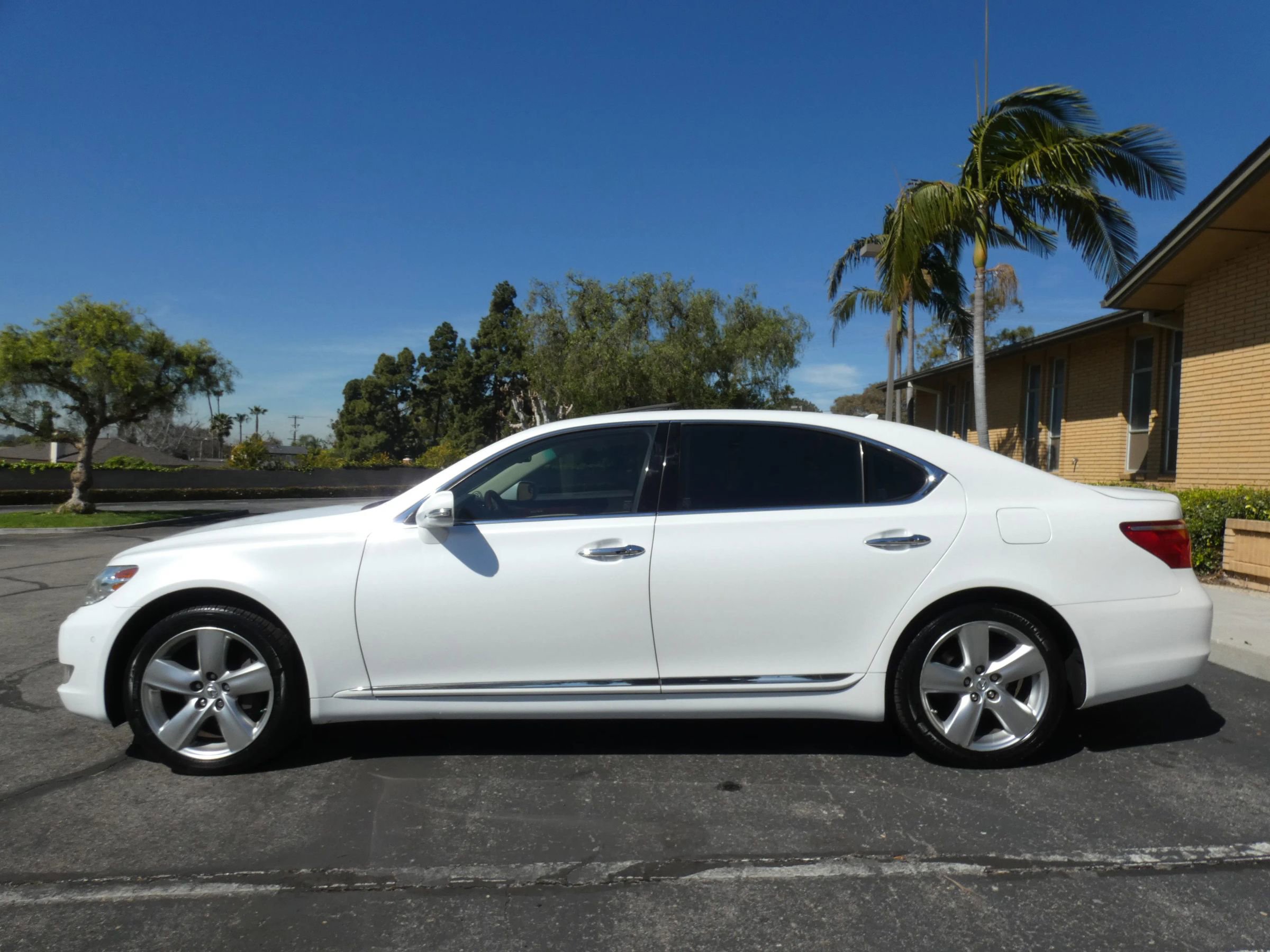 Used 2010 Lexus LS 460 L image 12