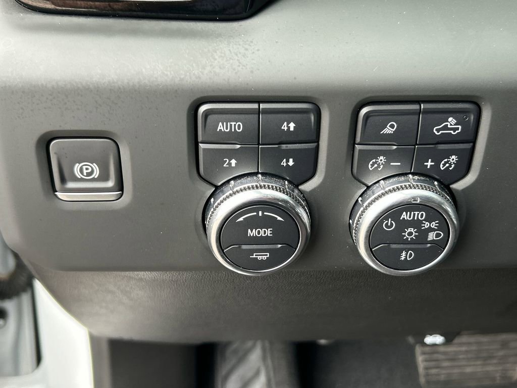 Used 2024 GMC Sierra 1500 AT4 w/ Technology Package AWD/4WD image 18