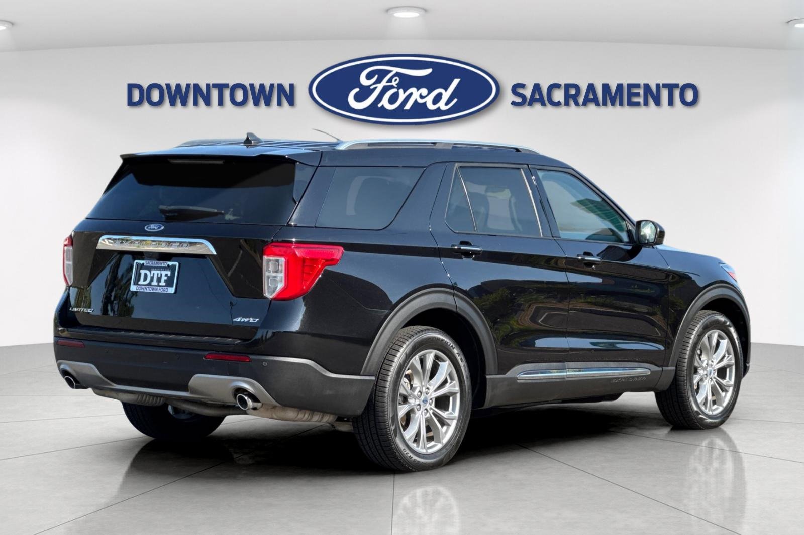 Certified 2023 Ford Explorer Limited image 3