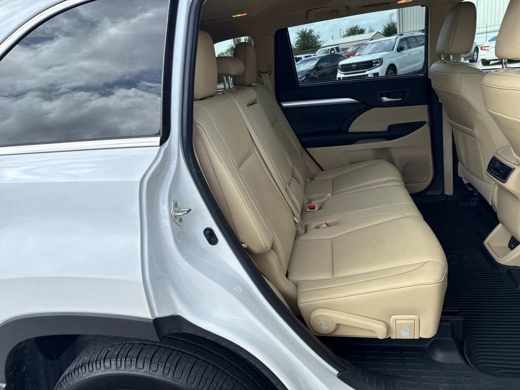 Used 2019 Toyota Highlander XLE image 28