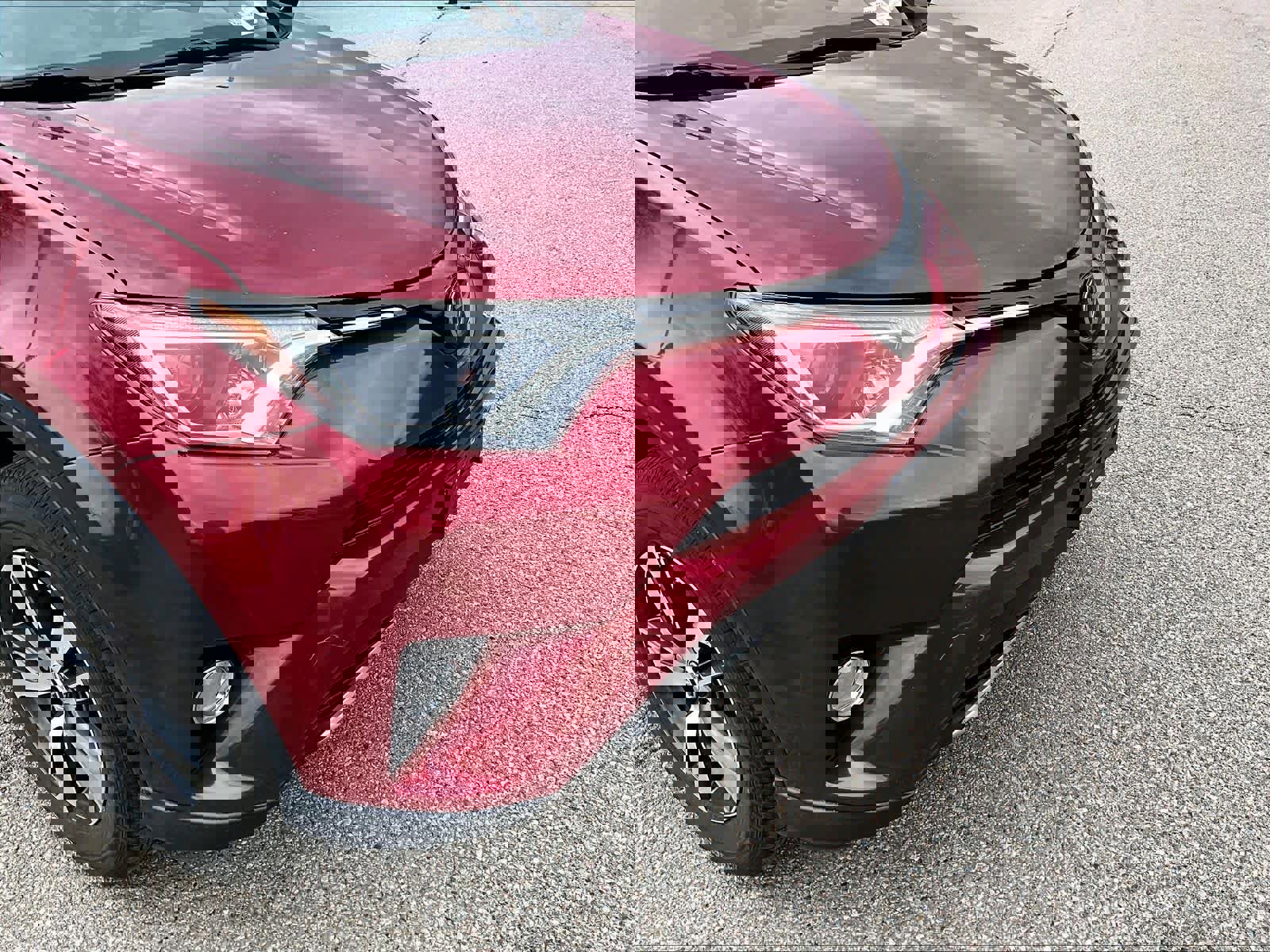 Used 2018 Toyota RAV4 XLE image 5