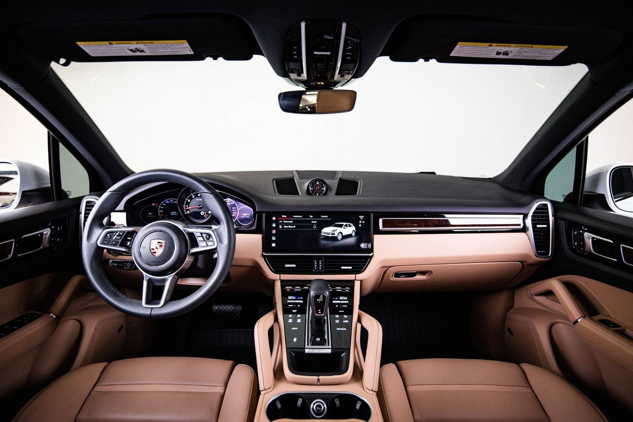 Certified 2023 Porsche Cayenne Platinum Edition image 25