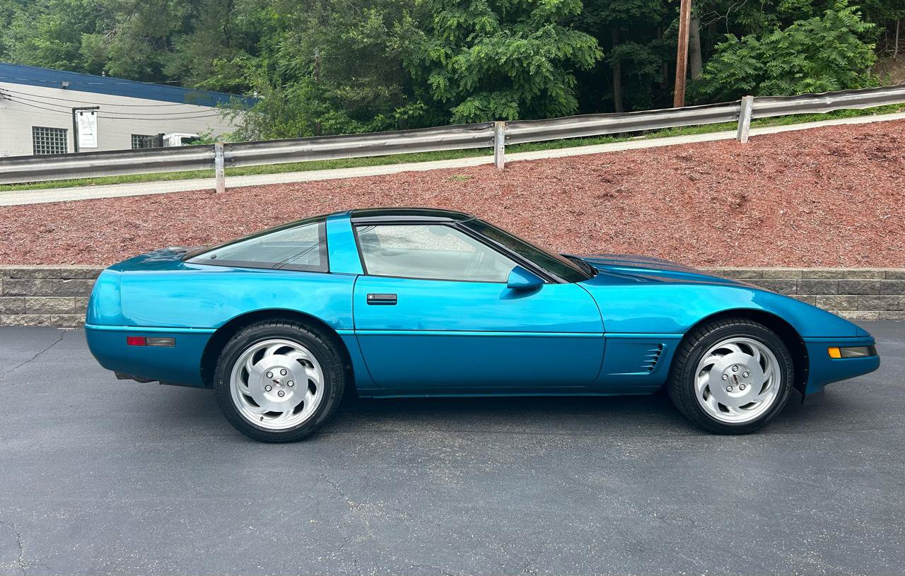 Used 1995 Chevrolet Corvette Coupe RWD image 6