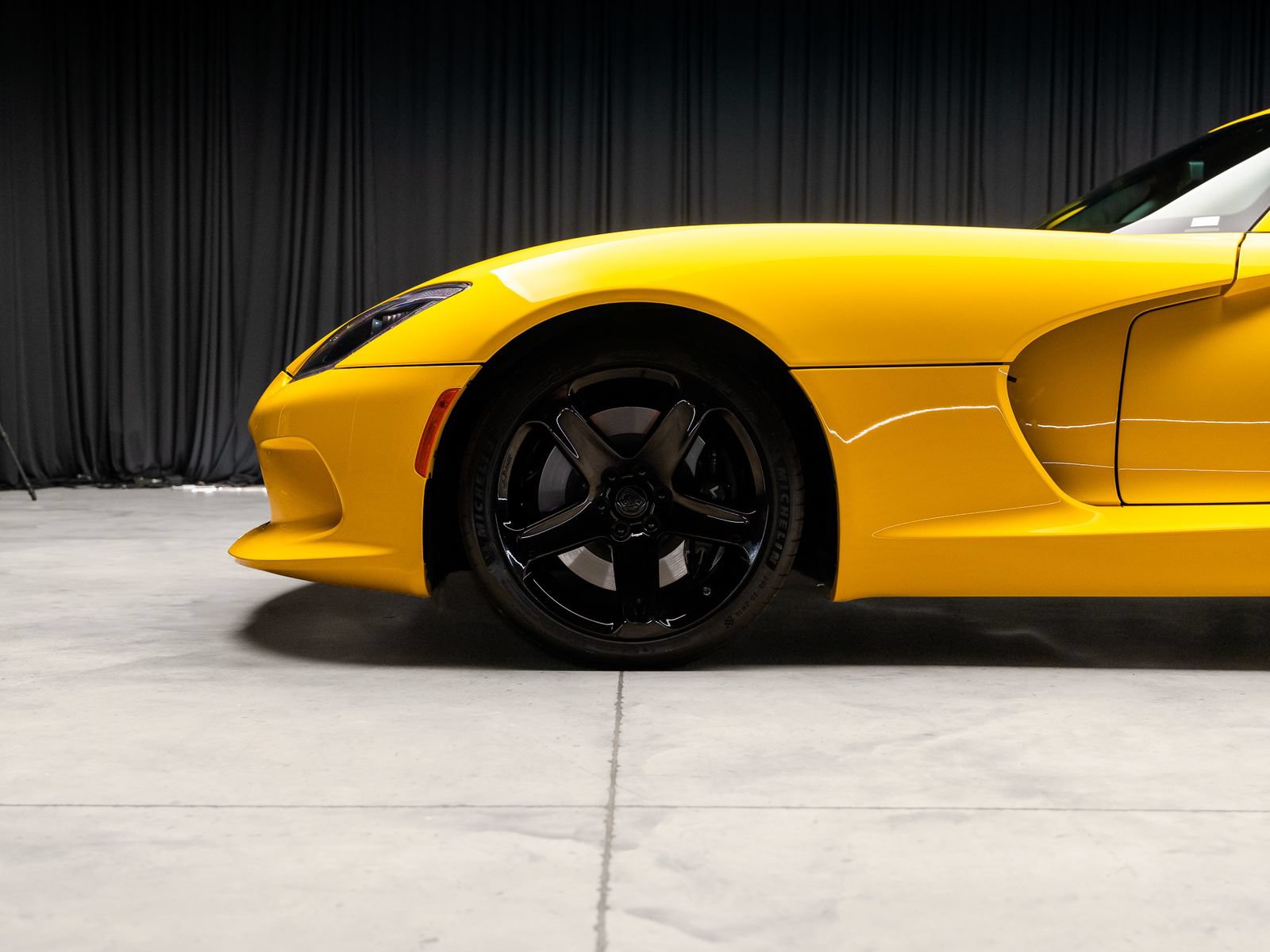 Used 2014 SRT Viper SRT-10 w/ Grand Touring Package RWD image 22