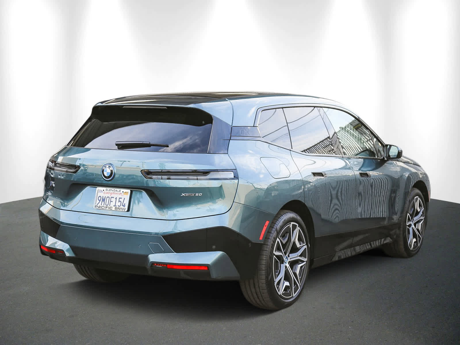 Used 2025 BMW iX xDrive50 w/ Premium Package image 6