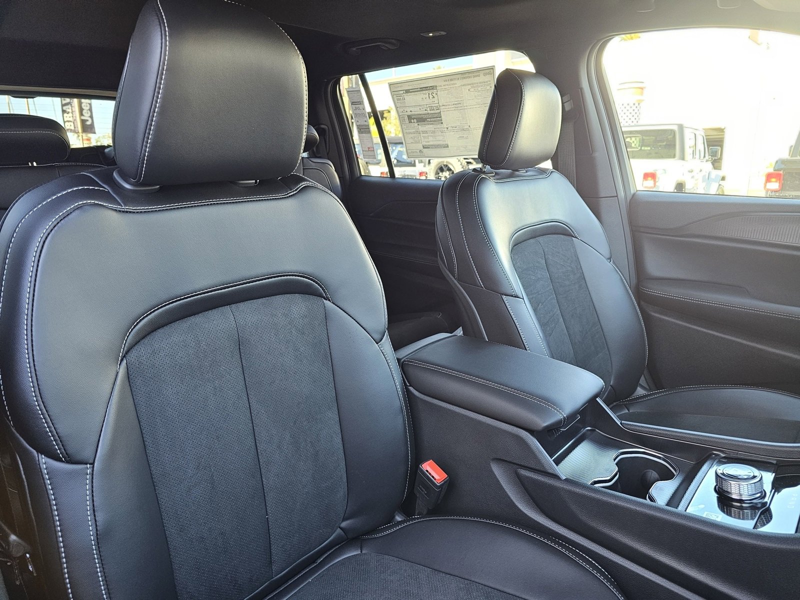 New 2025 Jeep Grand Cherokee L Altitude image 29