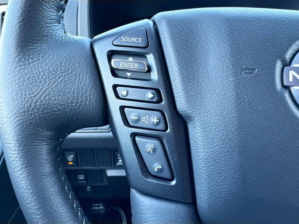 Used 2024 Nissan Frontier SL w/ Technology Package image 11