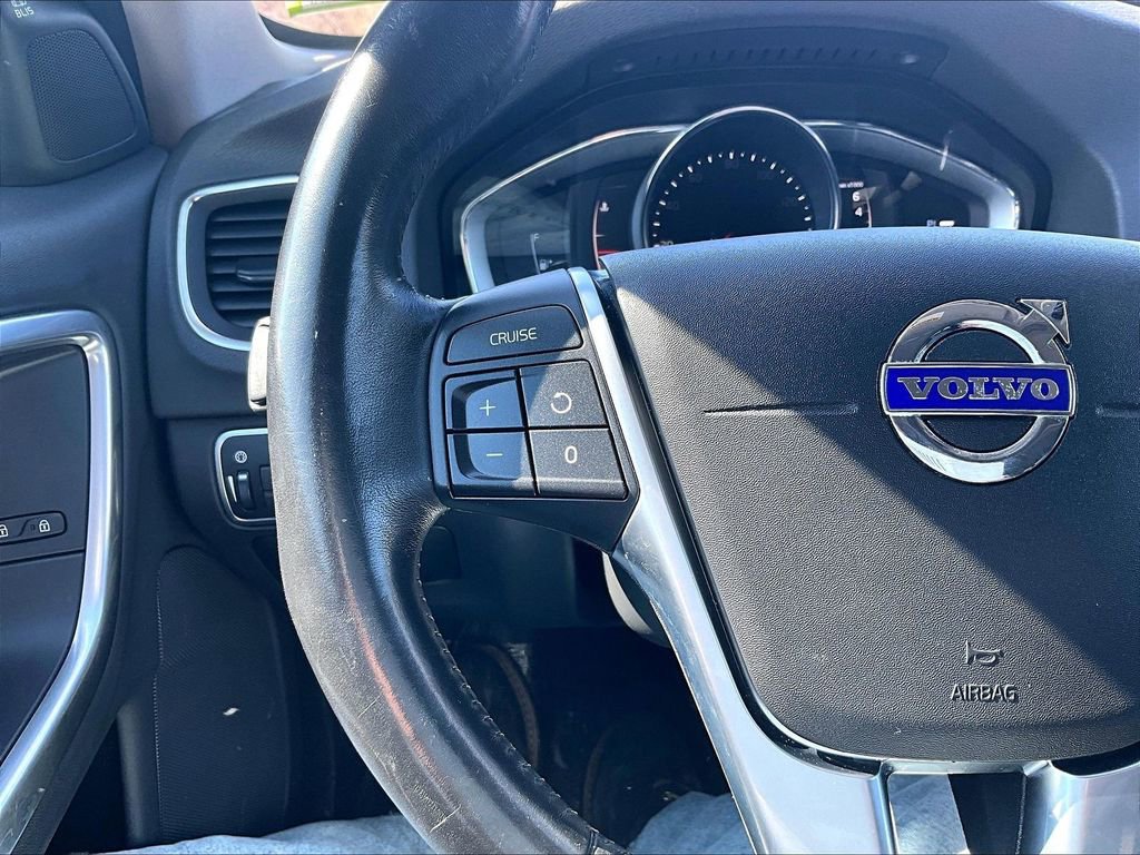 Used 2018 Volvo V60 T5 Cross Country w/ Convenience Package image 16