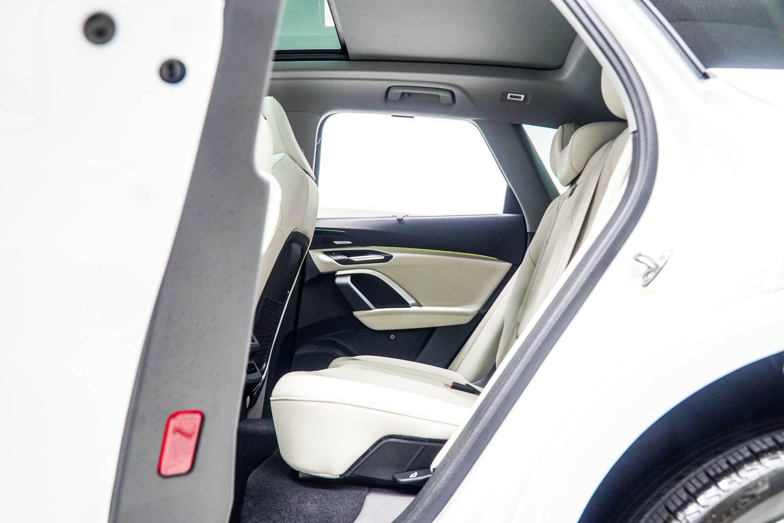 Used 2025 Audi Q5 Premium Plus w/ Premium Plus AWD/4WD image 40