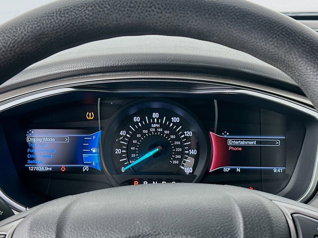 Used 2017 Ford Fusion SE w/ Fusion SE Technology Package image 12