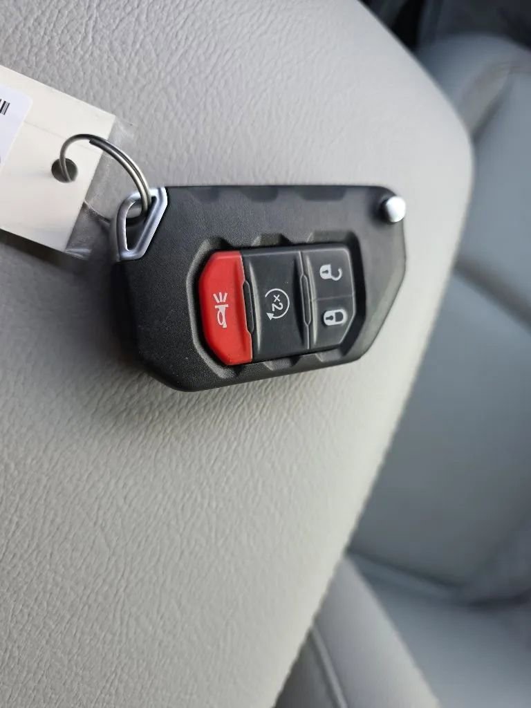 Used 2021 Jeep Wrangler Unlimited Sahara AWD/4WD image 32