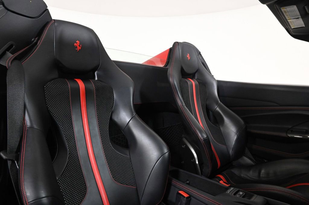 Used 2022 Ferrari F8 Tributo image 4