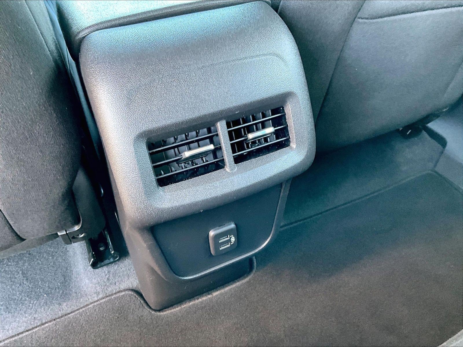 Used 2024 Chevrolet Equinox LS w/ Driver Confidence II Package FWD image 10