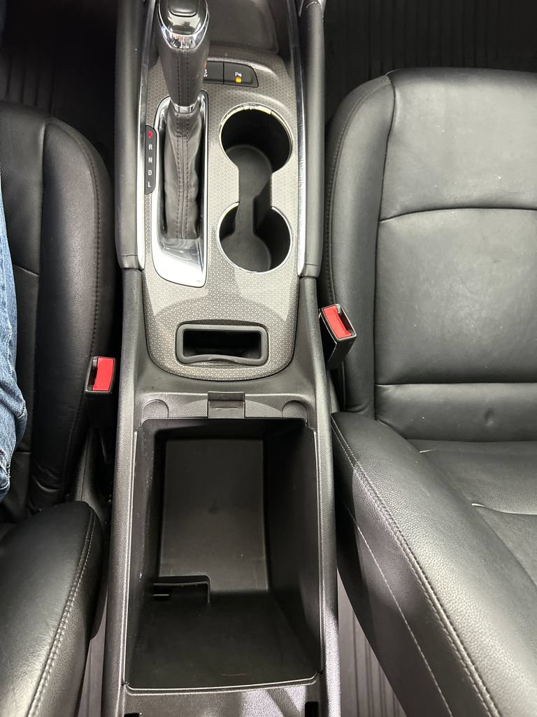 Used 2018 Chevrolet Malibu LT w/ Leather Package FWD image 15