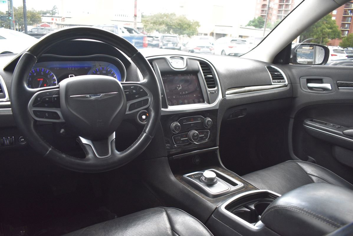 Used 2018 Chrysler 300 Limited image 16