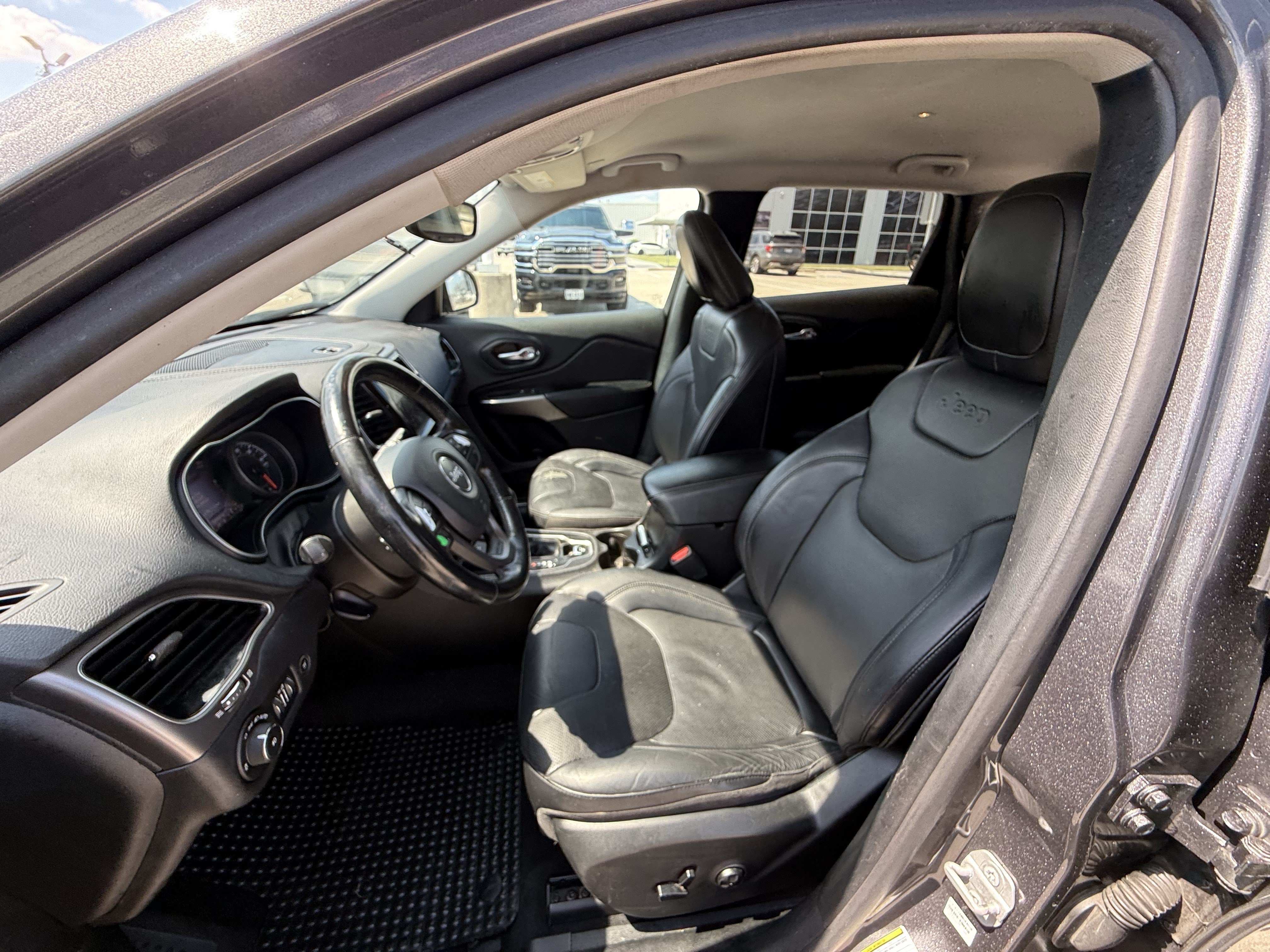 Used 2020 Jeep Cherokee Limited FWD image 27