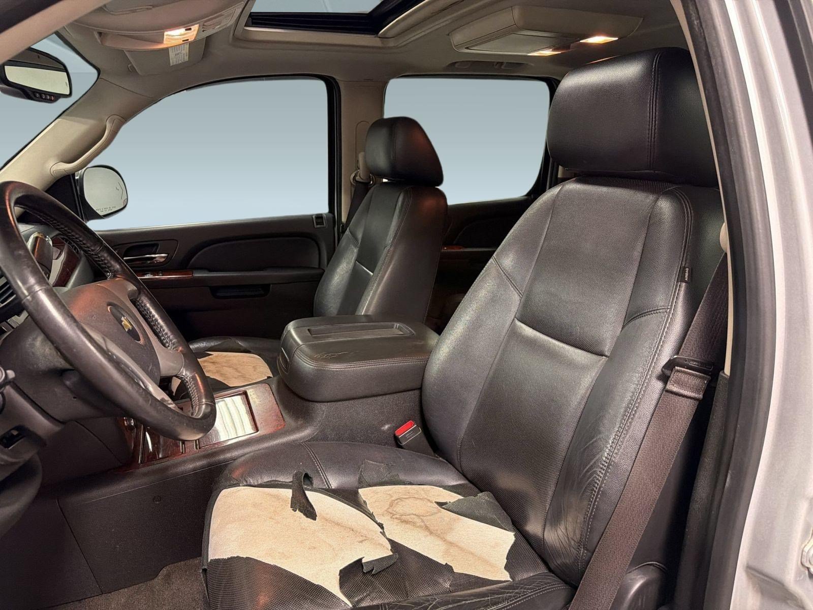 Used 2013 Chevrolet Suburban LTZ AWD/4WD image 4