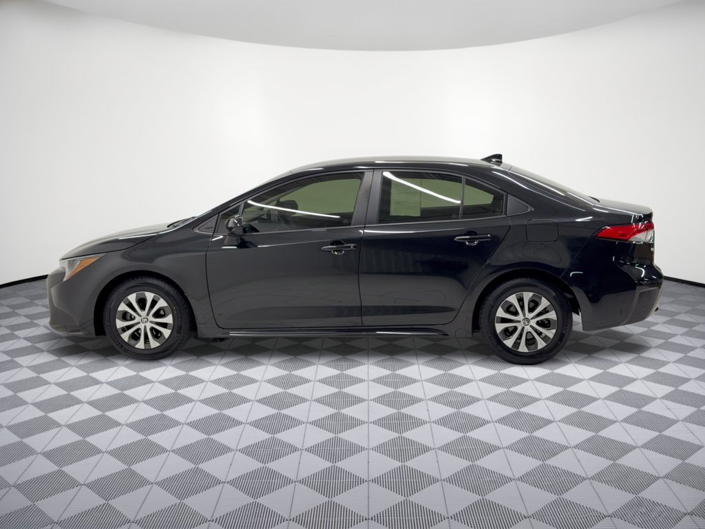 Used 2022 Toyota Corolla LE FWD image 2