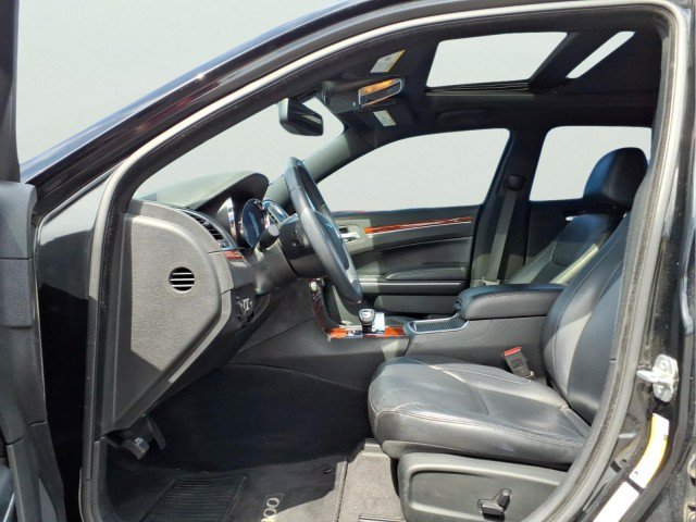 Used 2013 Chrysler 300 AWD w/ Driver Convenience Group image 16