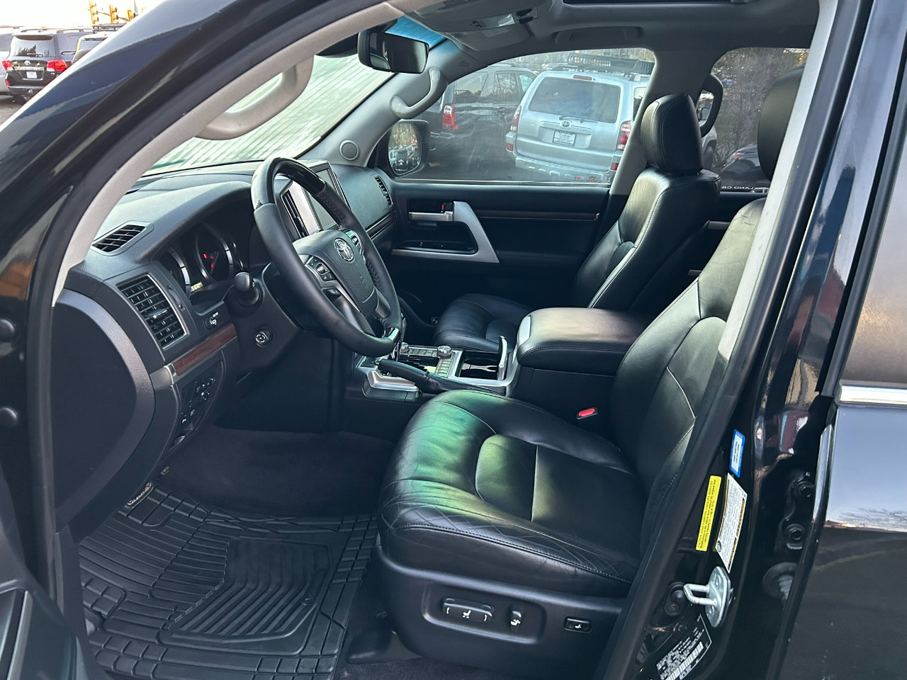 Used 2016 Toyota Land Cruiser image 11