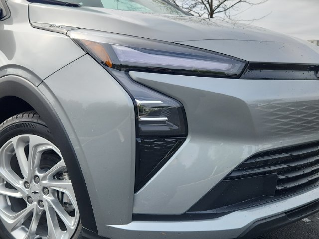 New 2027 Chevrolet Bolt LT w/ Comfort Package FWD image 9