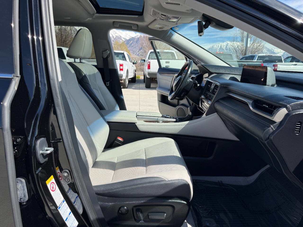 Used 2017 Lexus RX 350 Base AWD 4dr SUV w/ Premium Package image 22