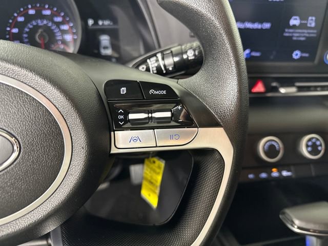 Used 2021 Hyundai Elantra SE image 16