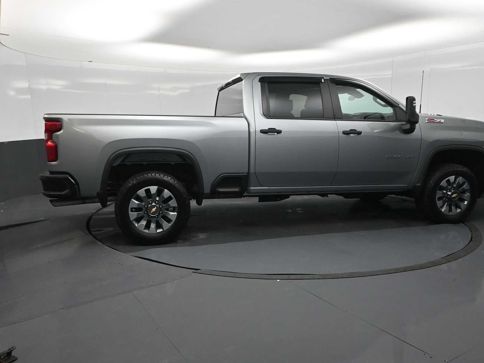 Used 2025 Chevrolet Silverado 2500 Custom AWD/4WD image 9