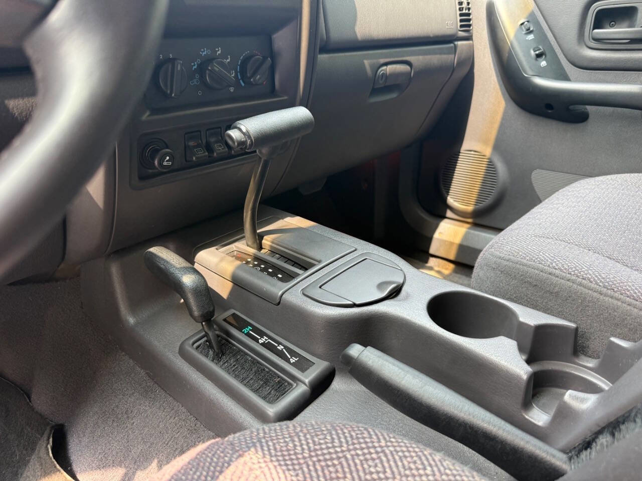 Used 1999 Jeep Cherokee Classic image 42