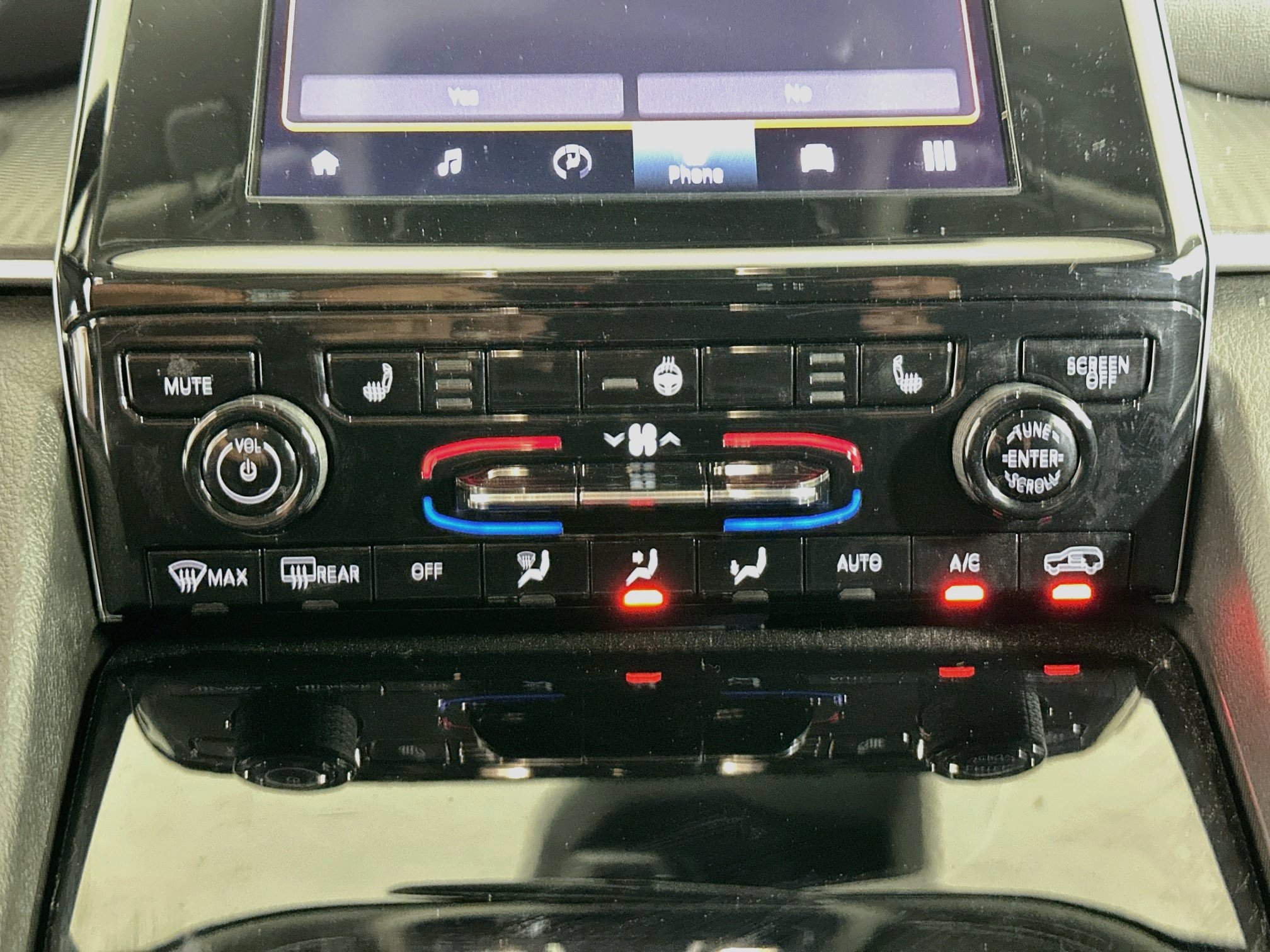 Used 2023 Jeep Grand Cherokee Laredo w/ Luxury Tech Group I AWD/4WD image 24