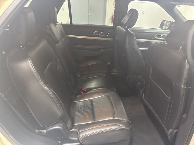 Used 2018 Ford Explorer XLT w/ Equipment Group 202A image 18