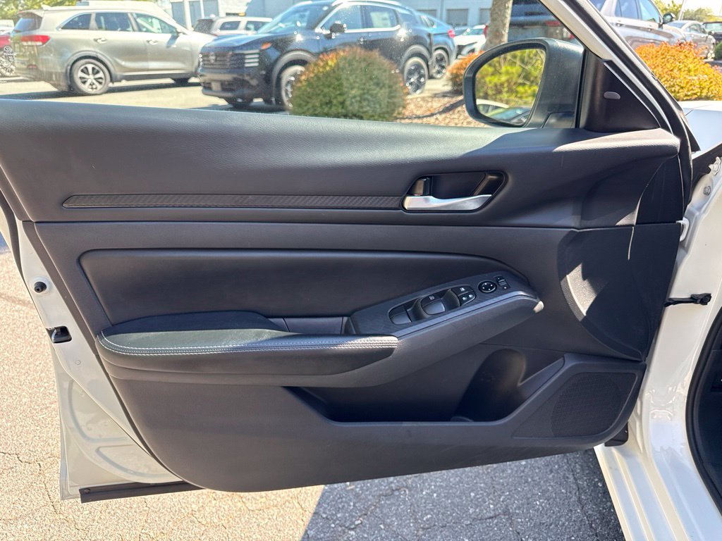 Used 2025 Nissan Altima 2.5 SV AWD/4WD image 15