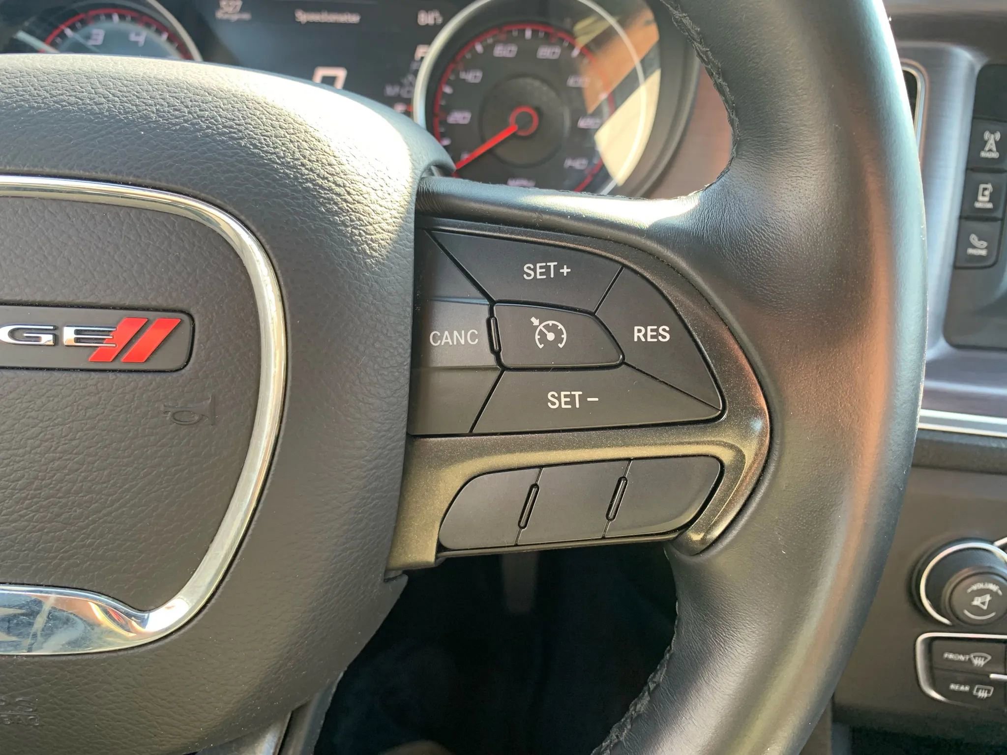 Used 2016 Dodge Charger SE RWD image 13