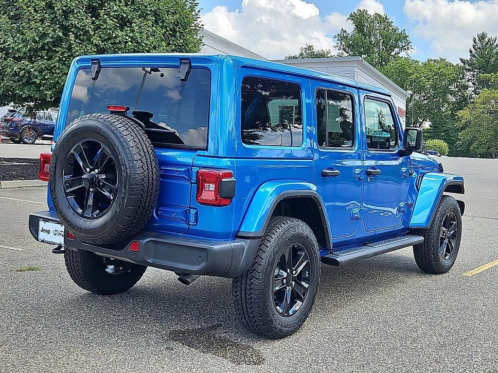 Used 2022 Jeep Wrangler Unlimited Sahara AWD/4WD image 7